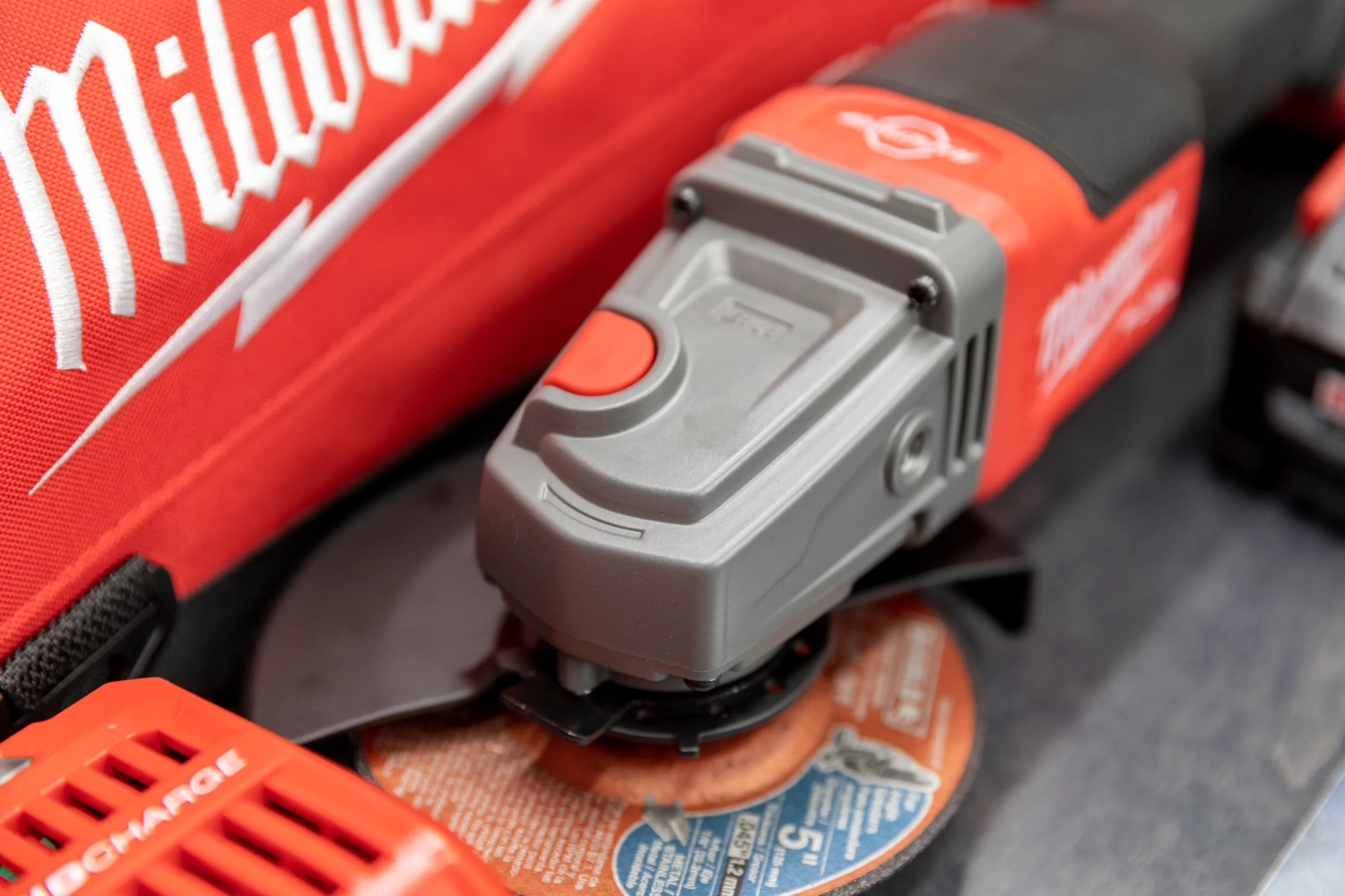 Milwaukee M18™ FUEL™ 4-1/2”-6” Braking Grinder Paddle Switch No-Lock