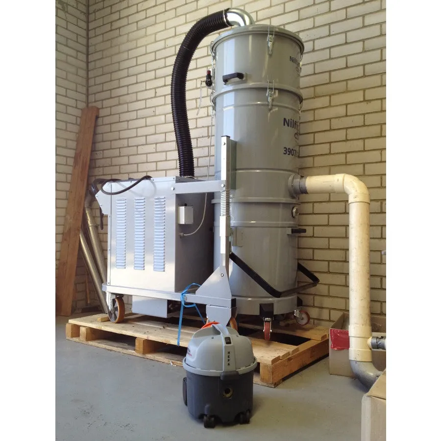 NilfiskCFM 3707-10C 3 Phase Industrial Vacuum Cleaner With Comp Air Cleaned Cylindrical Filters