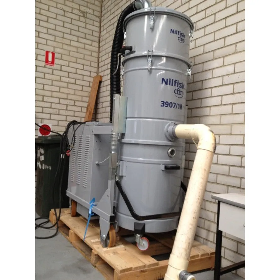 NilfiskCFM 3707-10C 3 Phase Industrial Vacuum Cleaner With Comp Air Cleaned Cylindrical Filters