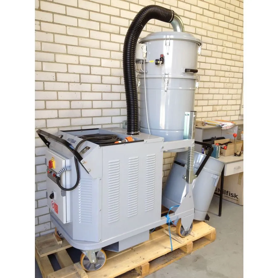 NilfiskCFM 3707-10C 3 Phase Industrial Vacuum Cleaner With Comp Air Cleaned Cylindrical Filters